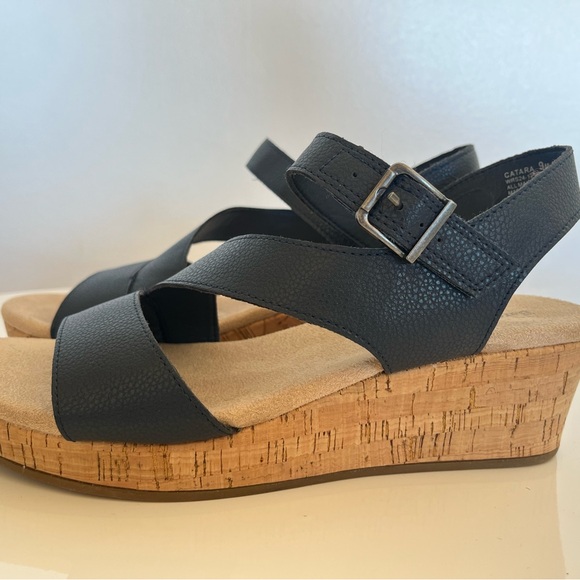 BareTraps navy blue Wedge Sandals - Picture 2 of 7